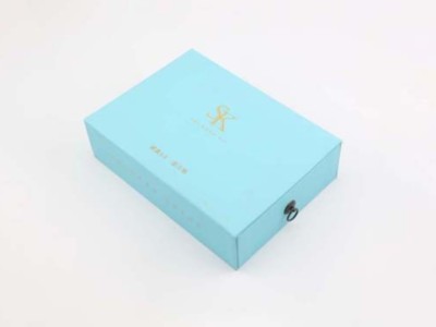 包裝盒定做廠家淺談化妝品包裝盒設(shè)計(jì)，讓產(chǎn)品更具有魅力