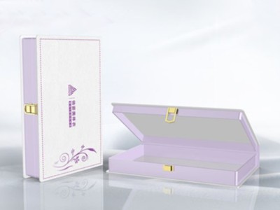 禮品包裝盒在進(jìn)行覆膜工藝時(shí)，有色差嗎？