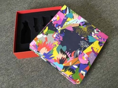 濟南精品盒廠家告訴你，如何做出創(chuàng)意的化妝品包裝盒
